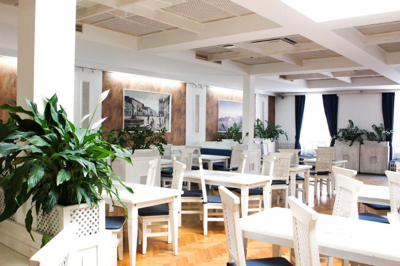 Hotel Slavia Svitavy Buitenkant foto