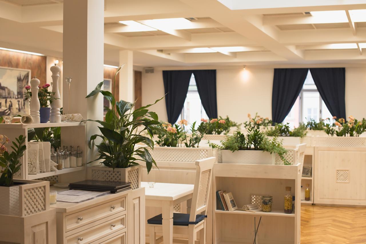 Hotel Slavia Svitavy Buitenkant foto