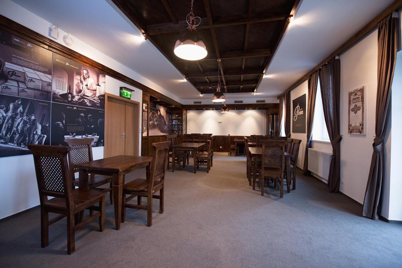 Hotel Slavia Svitavy Buitenkant foto