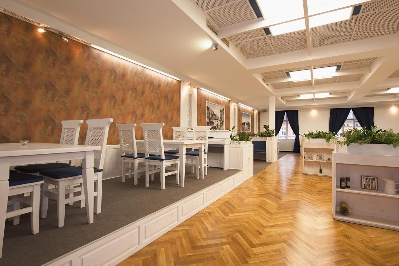 Hotel Slavia Svitavy Buitenkant foto