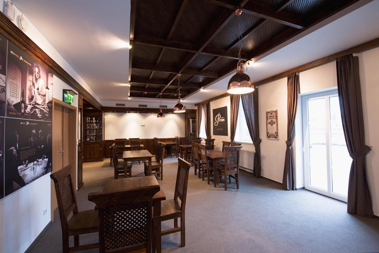 Hotel Slavia Svitavy Buitenkant foto