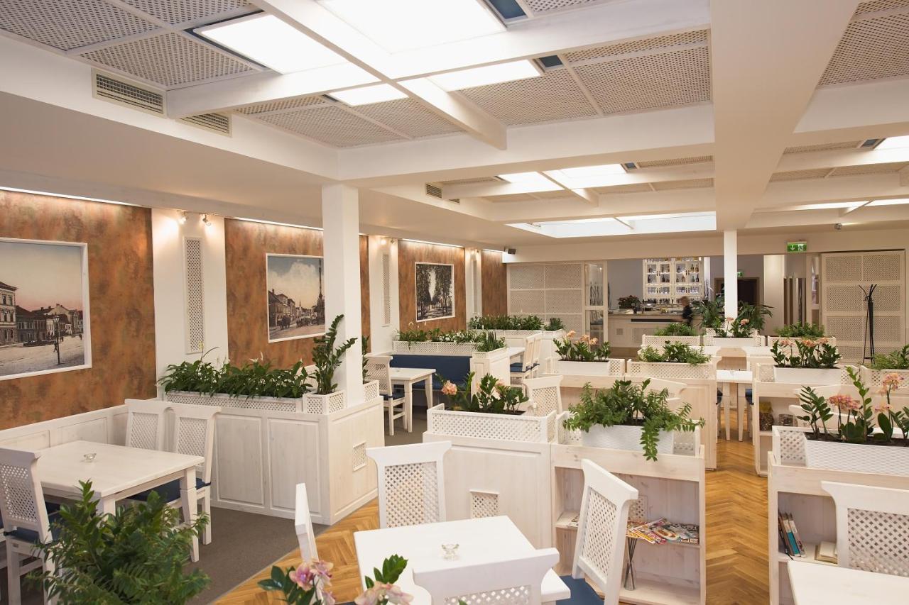 Hotel Slavia Svitavy Buitenkant foto