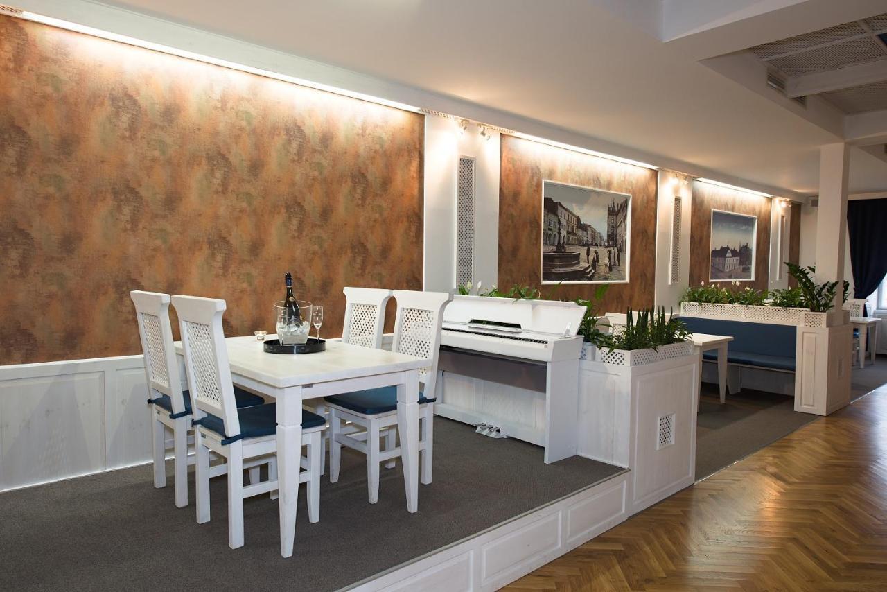 Hotel Slavia Svitavy Buitenkant foto