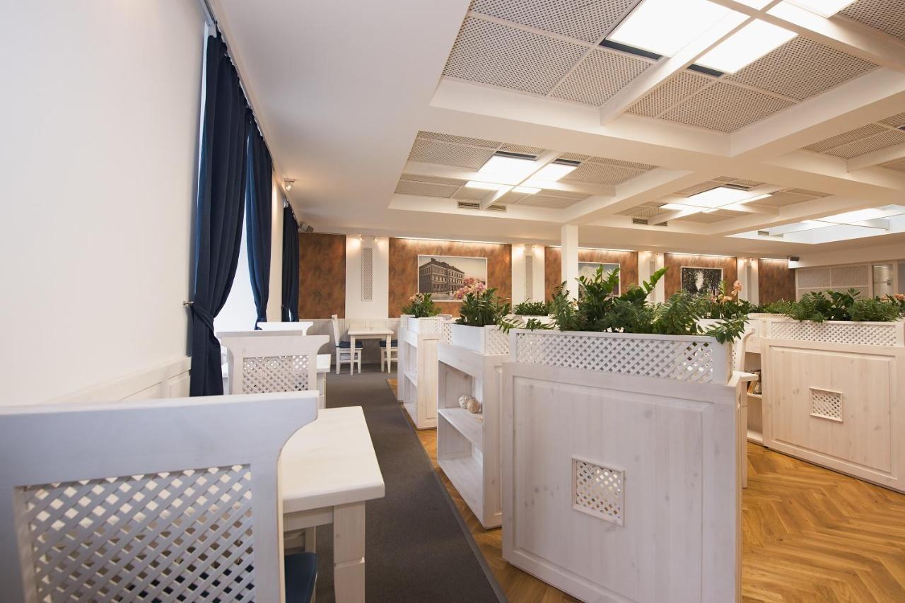 Hotel Slavia Svitavy Buitenkant foto