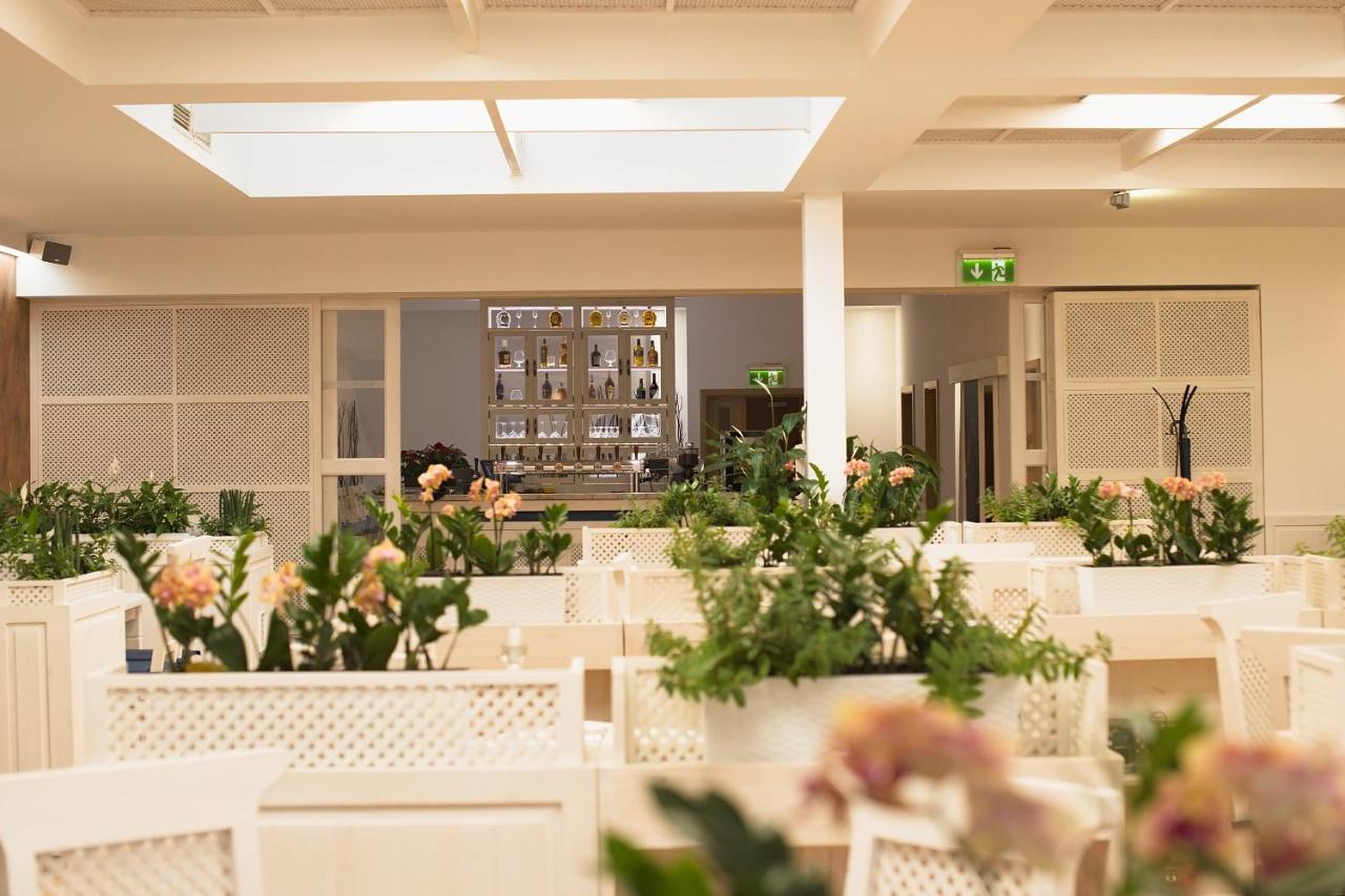 Hotel Slavia Svitavy Buitenkant foto