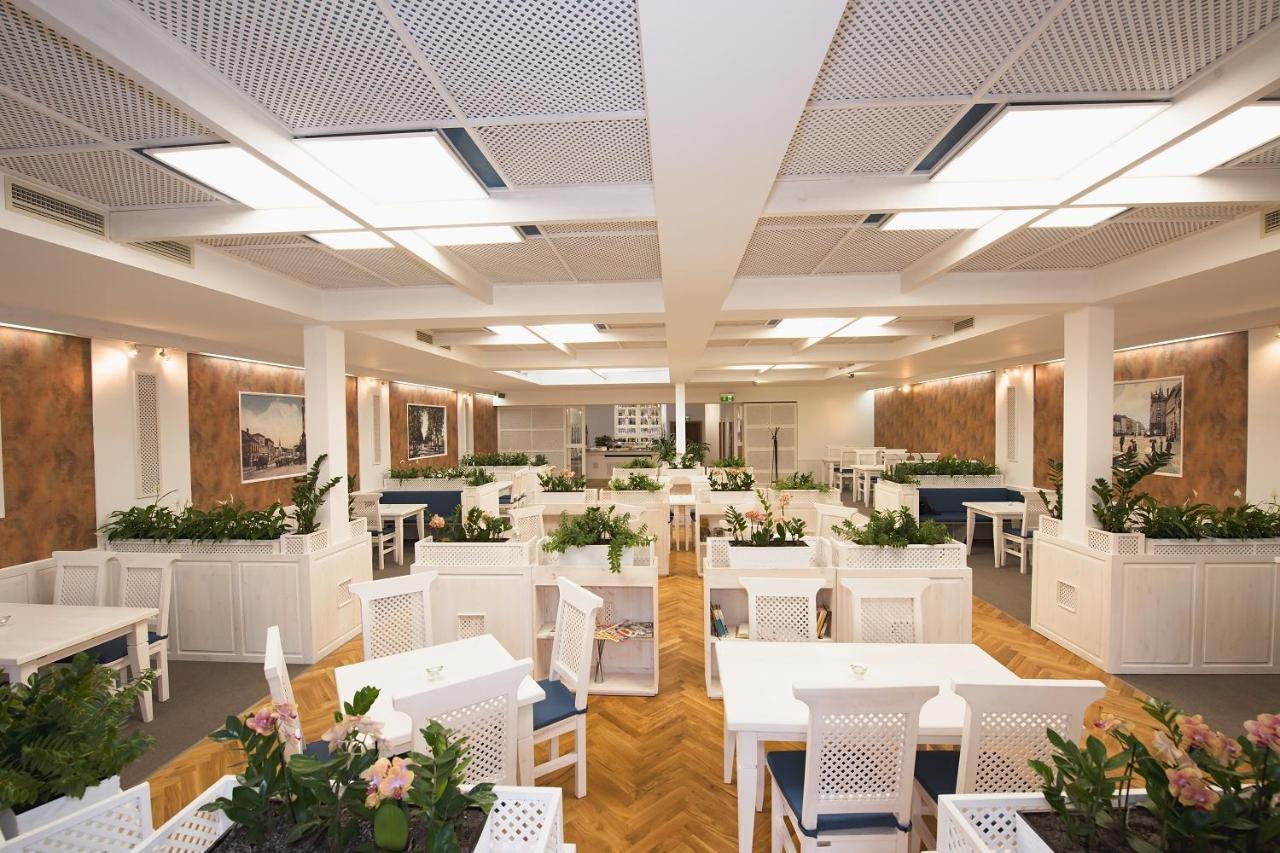 Hotel Slavia Svitavy Buitenkant foto